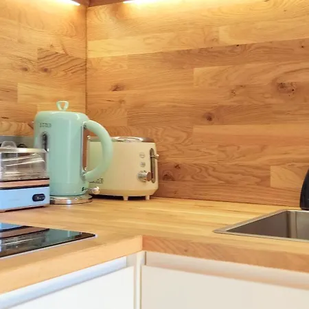 Ih Apartments, Studios&suites Pensión 4*