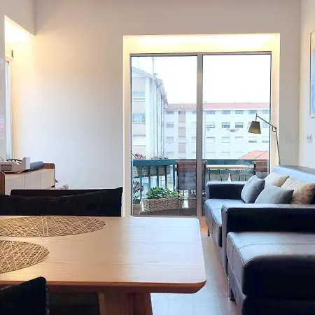 Ih Apartments, & Vendégház